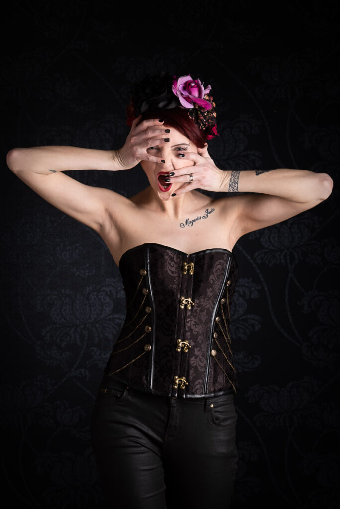 modellbilder kvinna skriker steampunk