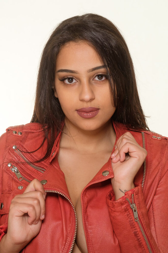 TFP modell fotograferas i fotostudio